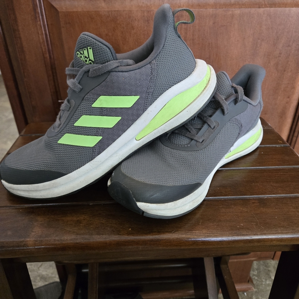 Adidas Boys youth 5 big kid